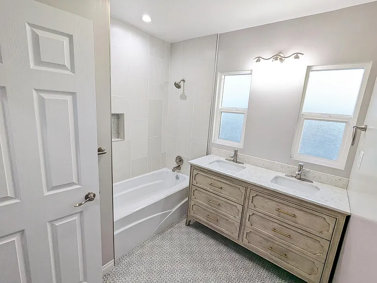 1835 W Colegrove Ave — Photo 20