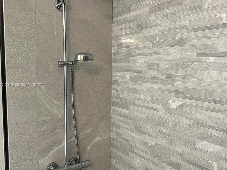 6039 Collins Ave #1221 — Photo 14
