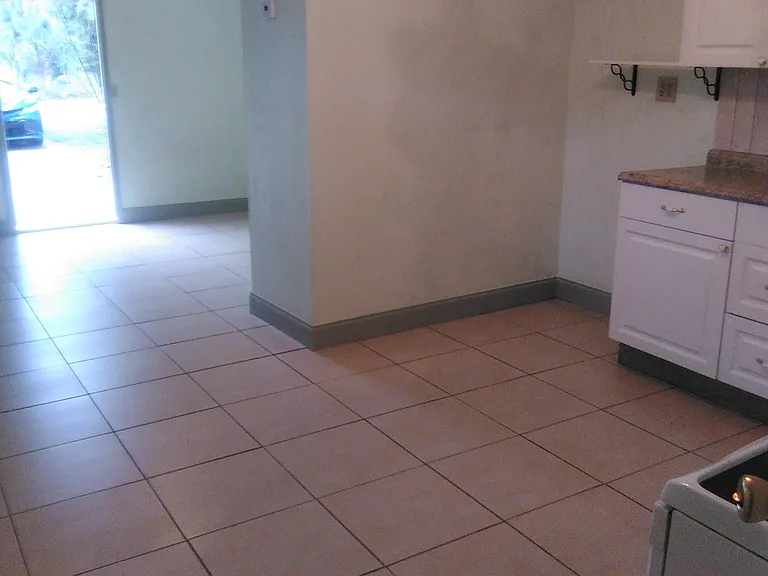 3-2213 Parker Ave #3 — Photo 7