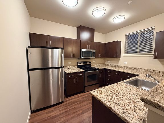4th image of 951 NE Discovery Dr #3