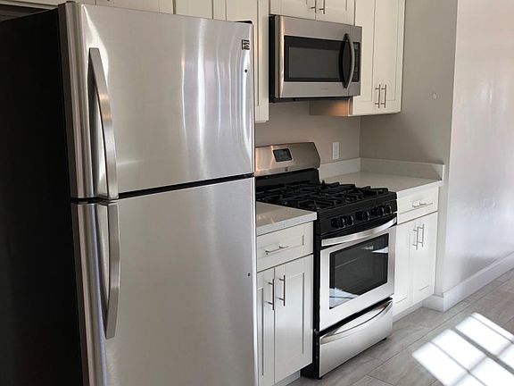 5th image of 850 Harliss Ave
