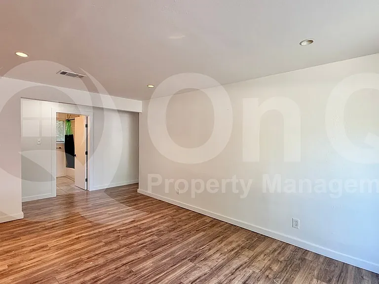 5504 Northdale Dr — Photo 23