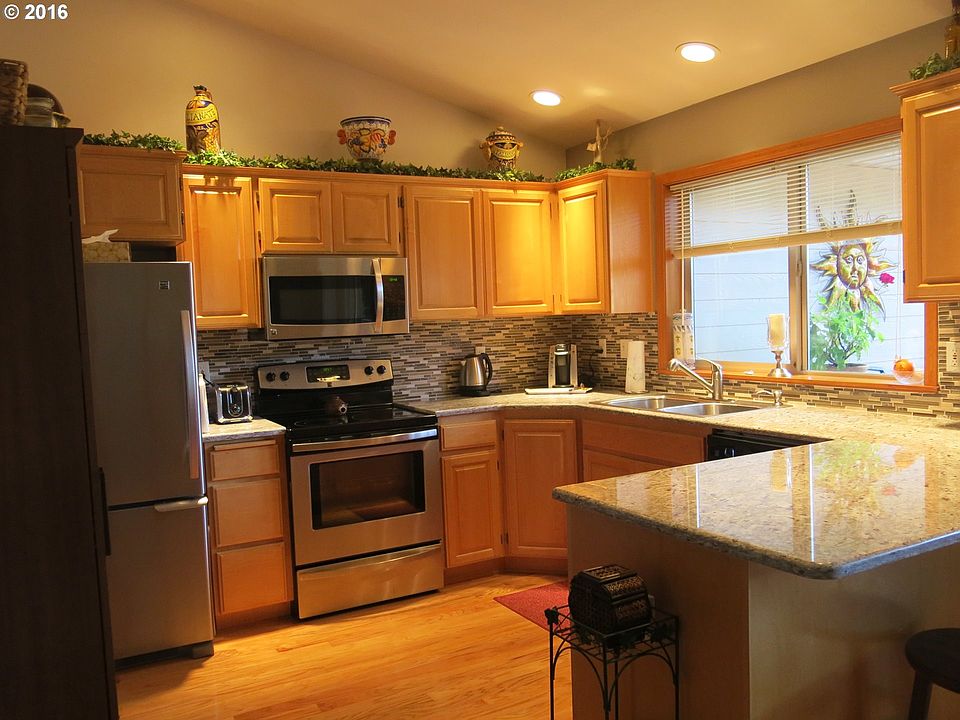 2nd image of 513 Ocean View Ln