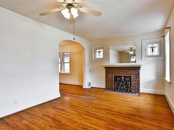 3rd image of 5732 Lisette Ave