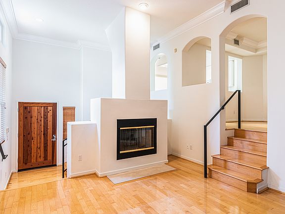 5th image of 2022 S Barrington Ave APT D