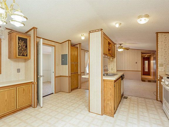 4th image of 528 Holly Park Dr