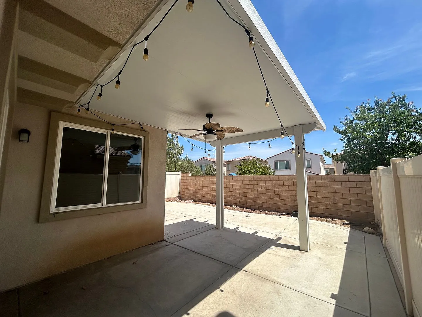 Beautiful 3 Bedroom 2.5 Bathroom Home in Chapman Heights, Yucaipa — Photo 3