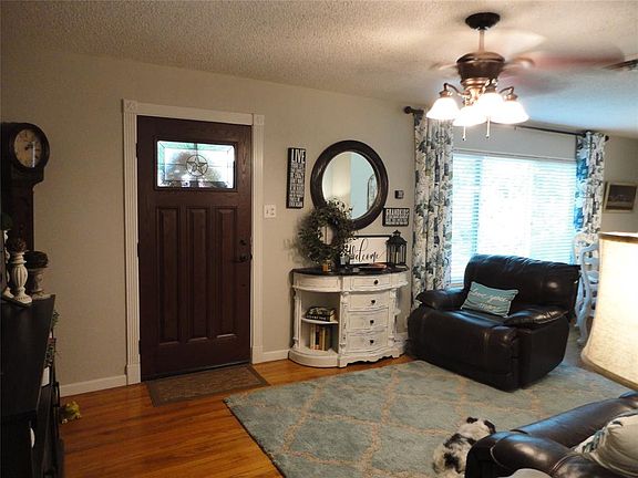 4th image of 1608 Hilltop Dr