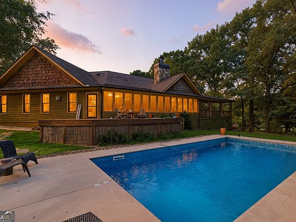 4th image of 1320 Burroughs Rd