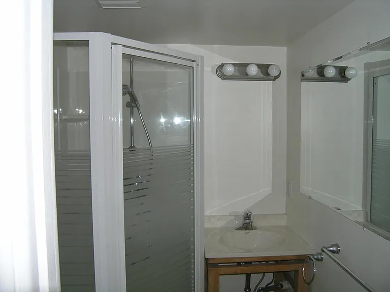556 W Sycamore St — Photo 9