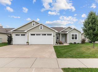 N9074 Papermaker Pass, Menasha, WI 54952