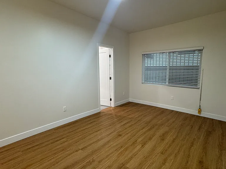 556 N Oxford Ave #108 — Photo 8