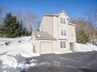 2231 Camelback Dr, Tannersville, PA 18372