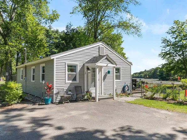 27 Amesbury Road, South Hampton, NH 03827