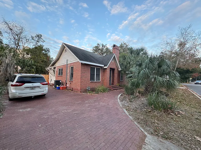 1212 NW 4th Ave — Photo 2