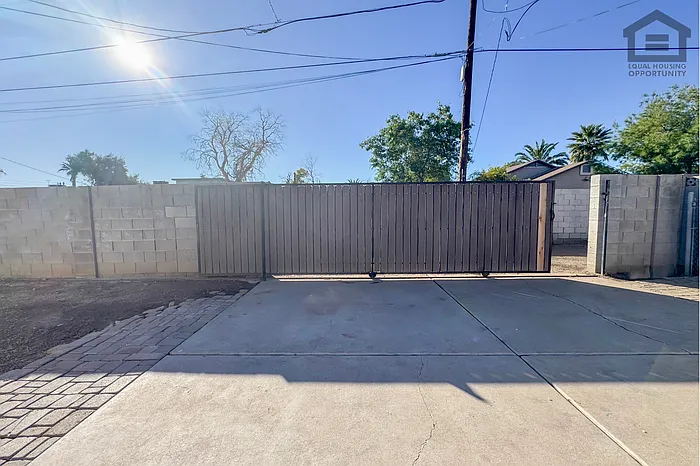 1927 E Sheridan St #B — Photo 16