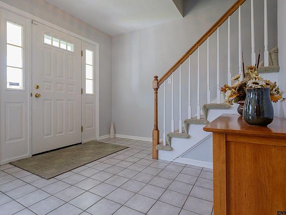 3rd image of 16 Redwood Dr