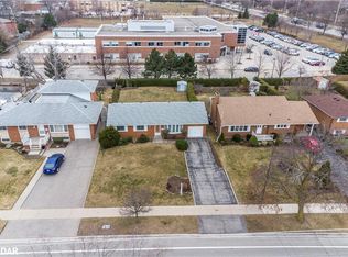 2232 Cliff Rd, Mississauga, ON L5A2N9