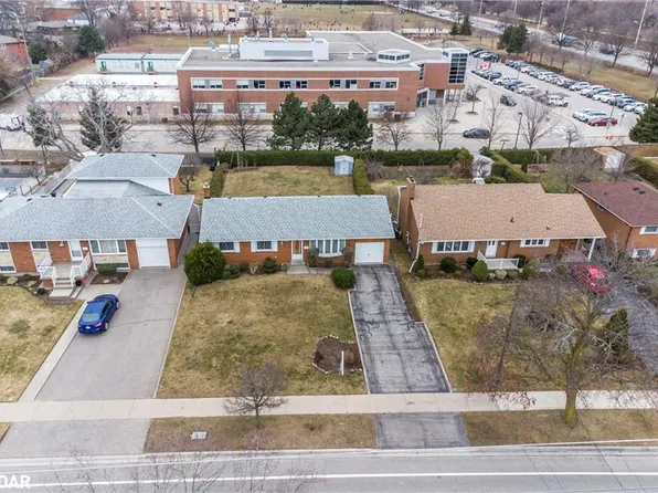 2232 Cliff Rd, Mississauga, ON L5A 2N9