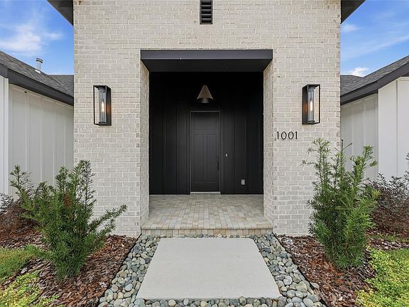2nd image of 1001 SW 120th Dr