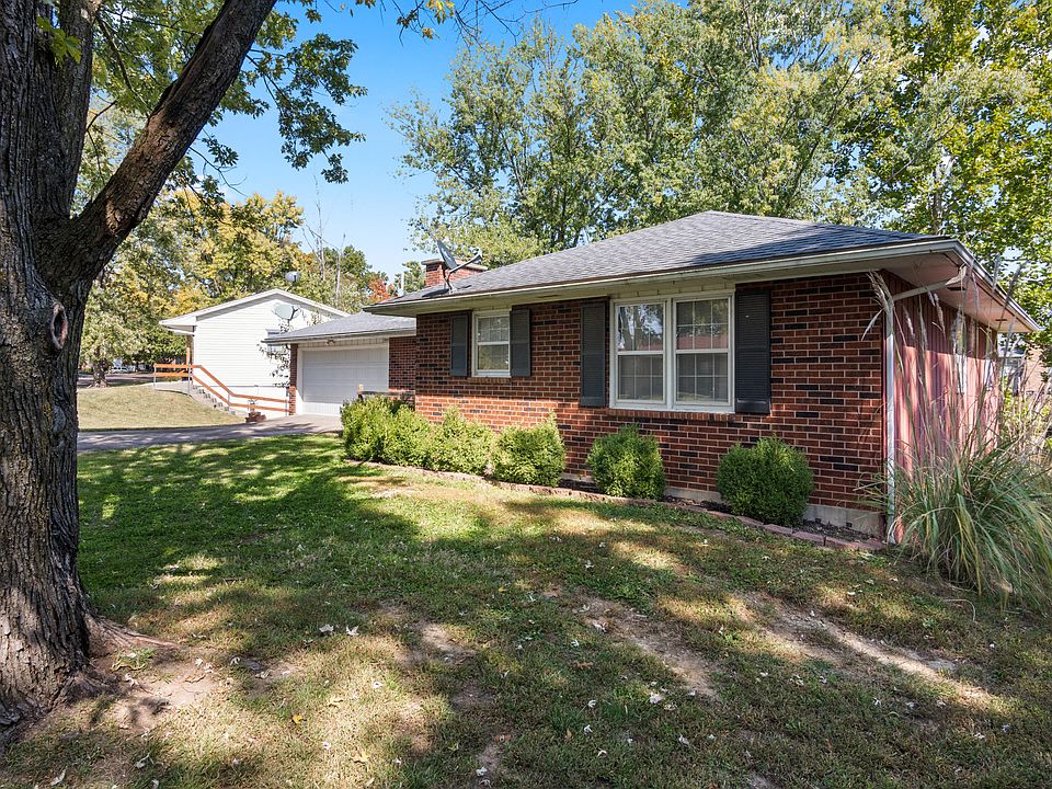 2nd image of 1900 Rose Dr