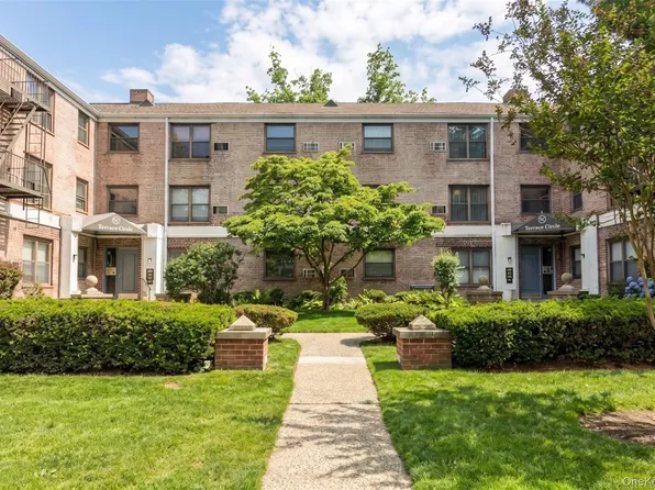 46 Terrace Circle #3F, Great Neck, NY 11021