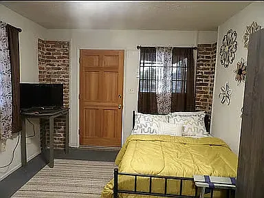 825 N Conyer St — Photo 2