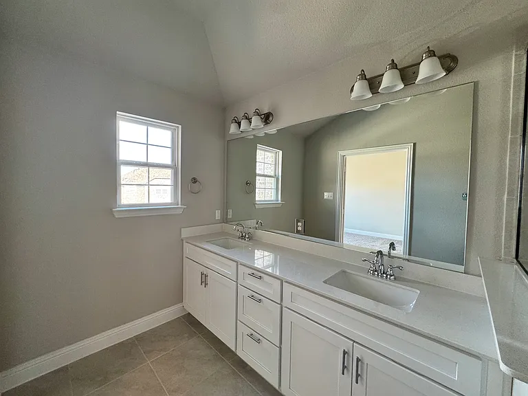 548 Hutchinson Ln — Photo 15