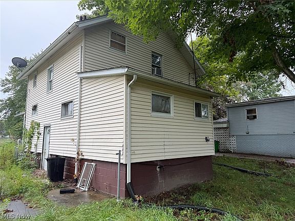 5th image of 1033 Fairfield Rd
