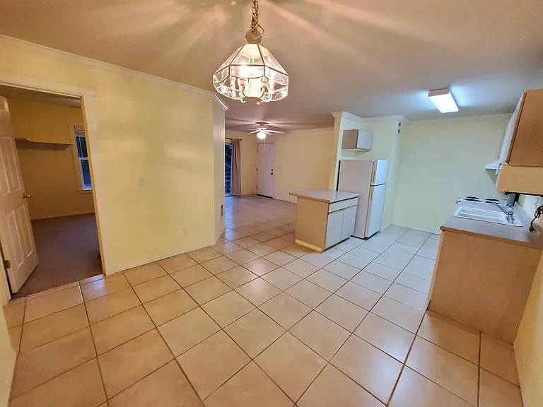 1645 NE Merman Dr — Photo 4