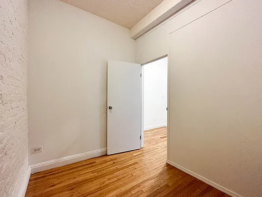 Rented by Kahen Properties | media 17