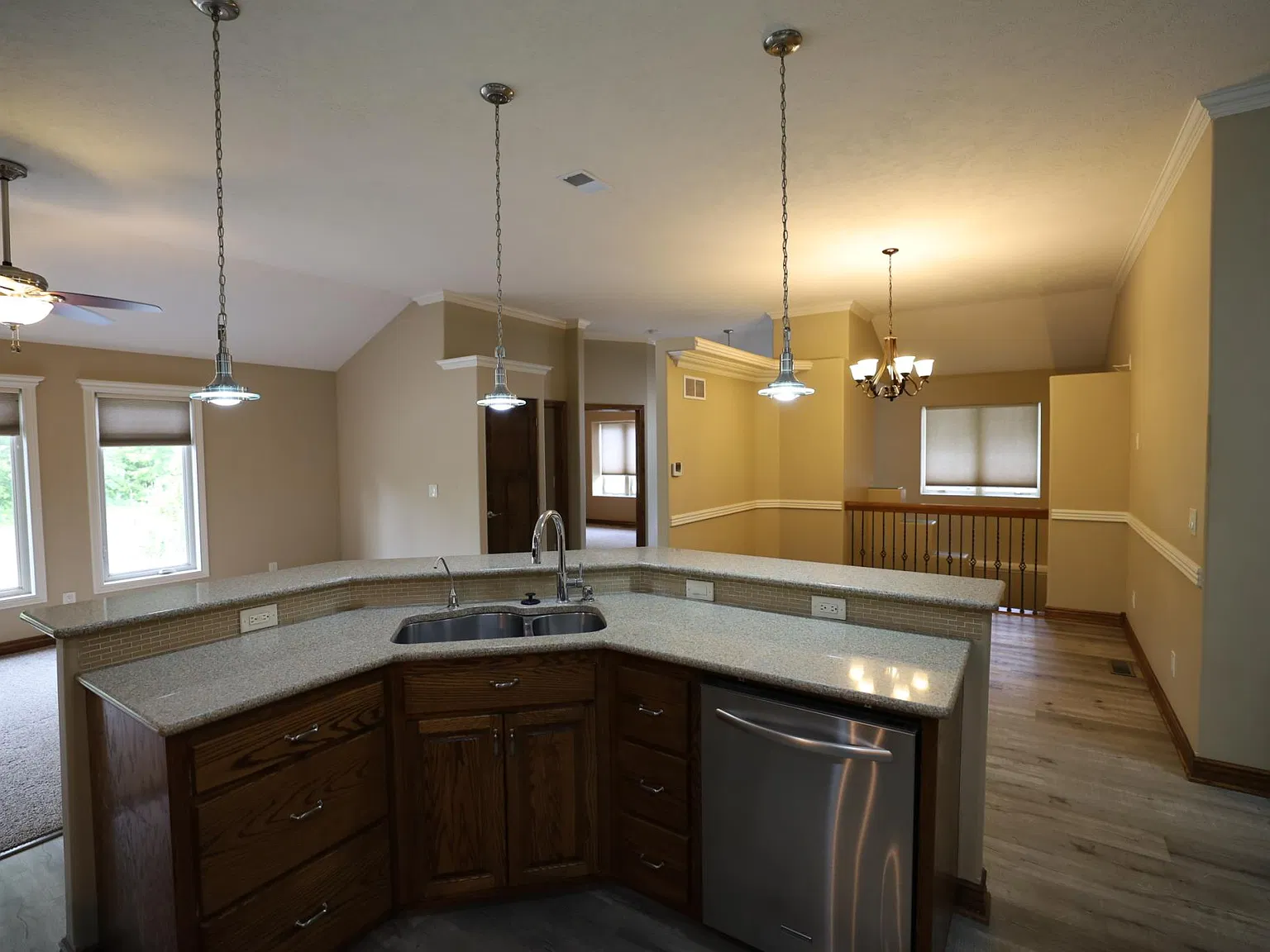 4 bed, $2,550 — Photo 3