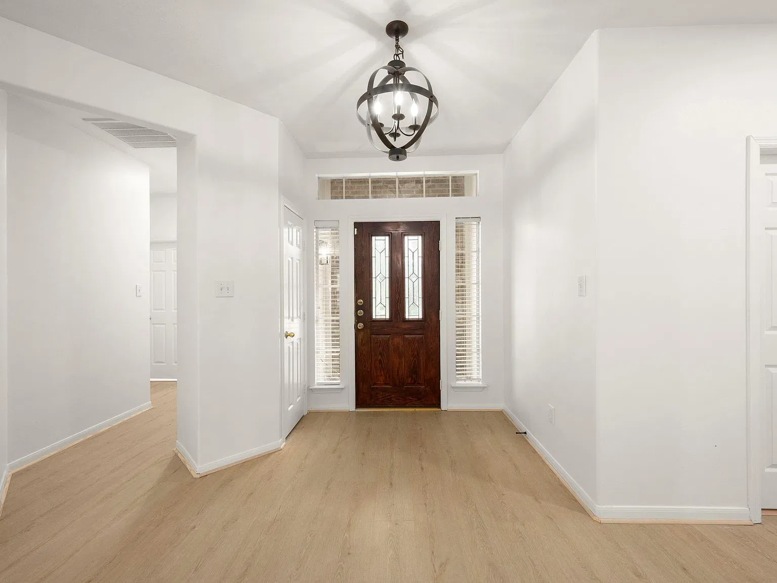 3 bed, 2.0 bath, 2357 sqft, $2,550 — Photo 4