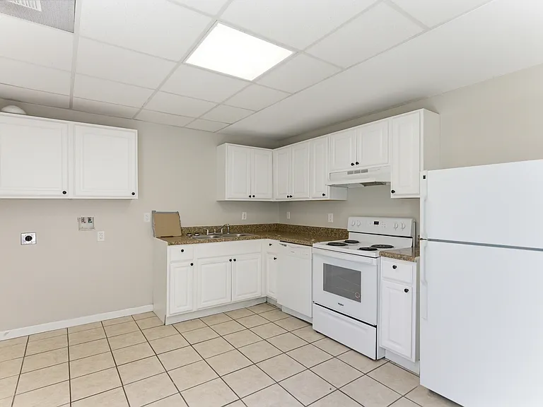 Golf View Apartments — Photo 12