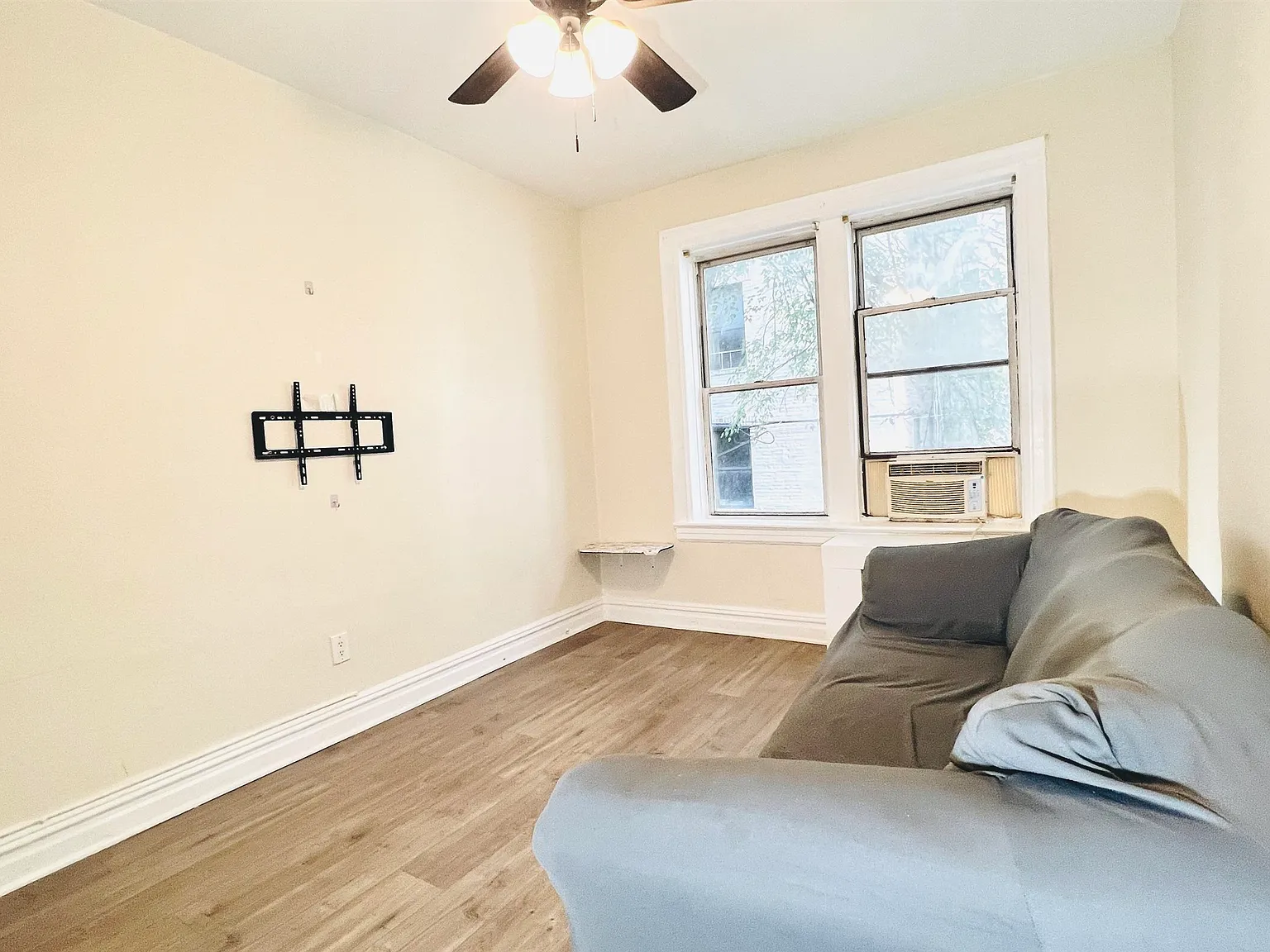 118 Corbin Ave — Photo 3