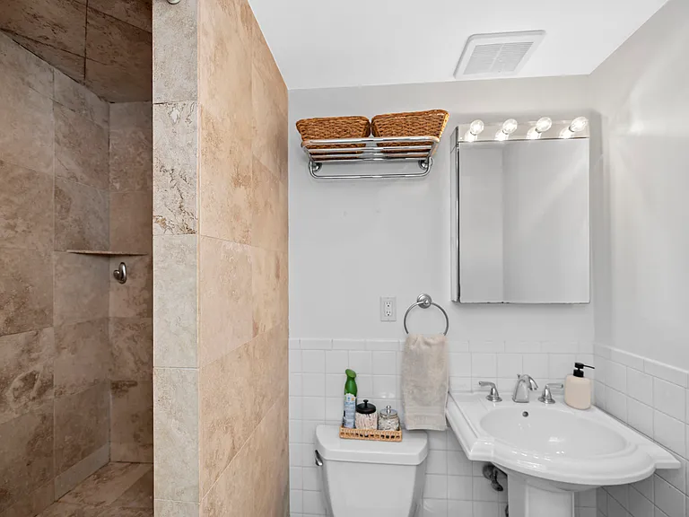 249 Bunker Hill St #1F — Photo 9
