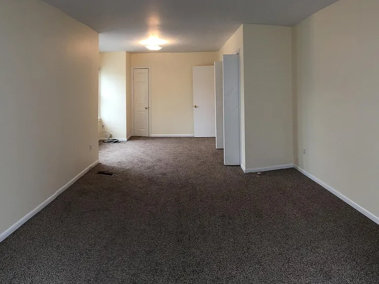 466 Crescent St — Photo 10