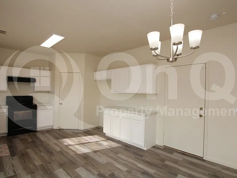 615 E Cody Dr — Photo 5