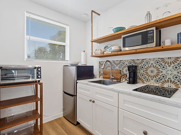 3rd image of 1392 Henderson Creek Dr APT 1