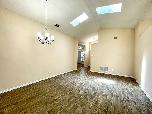 3rd image of 13827 Glasser Ave