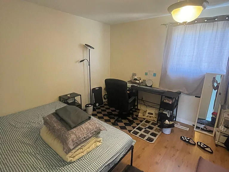 126 Conroy Cres S — Photo 7
