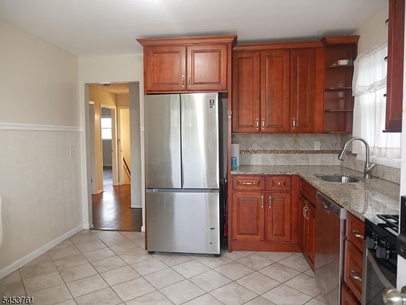 5th image of 1418 Witherspoon St