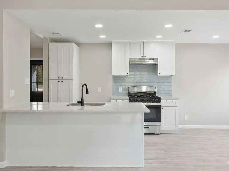 9604 Crown Ridge Dr — Photo 6
