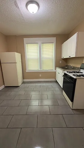 2152 Fairview St — Photo 6