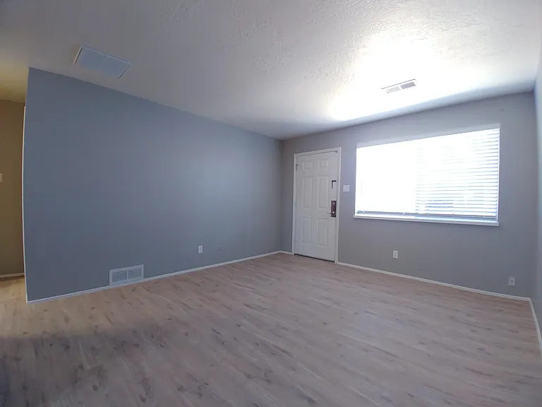Contemporary, Loaded 2 Bed 2 Bath Apartment on Conchas Park — Photo 21
