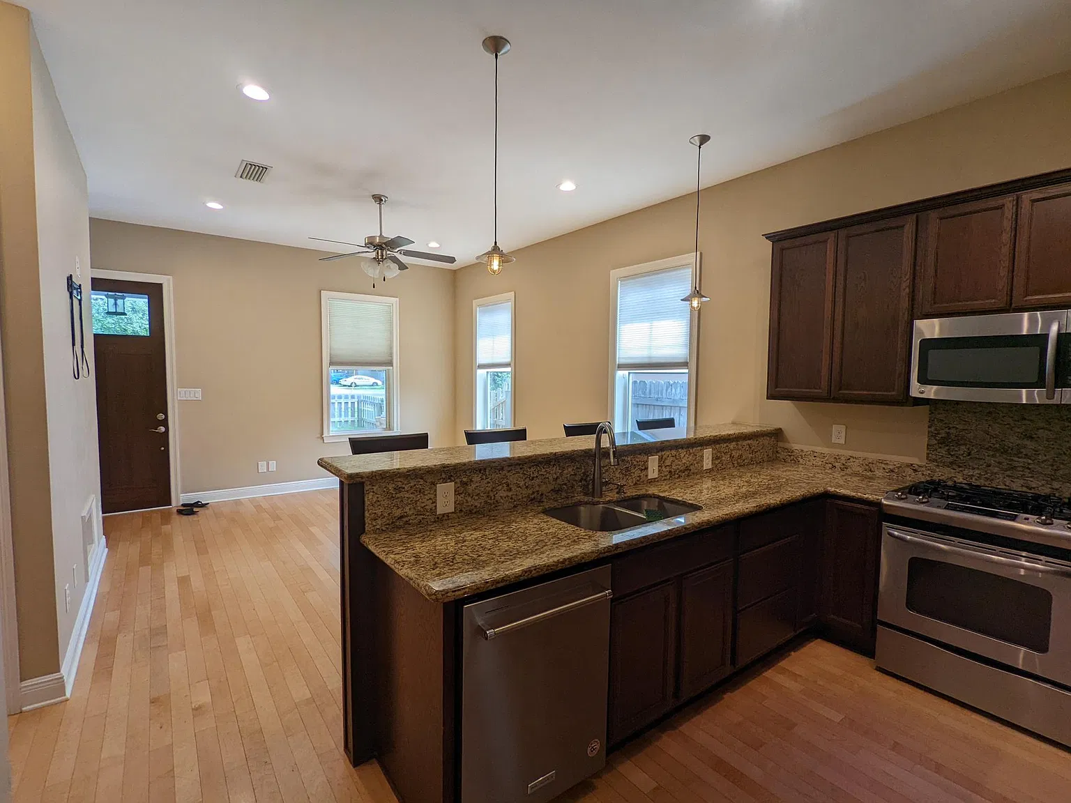 3015 E Gadsden St — Photo 3