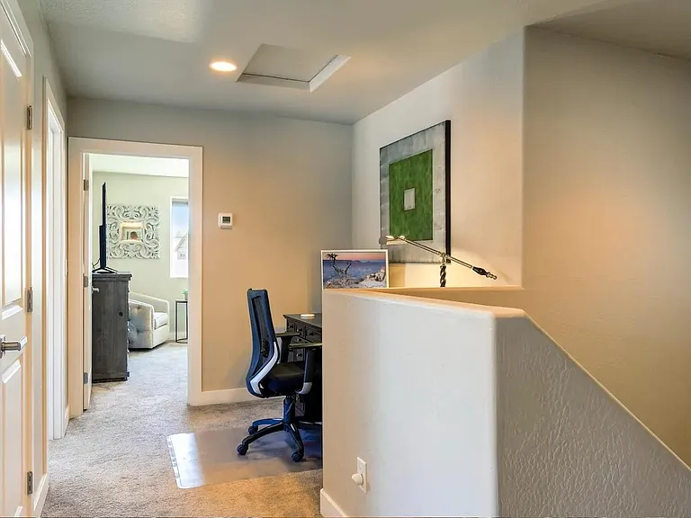 2556 W Clement Cir — Photo 18