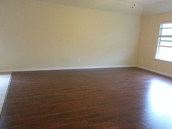 4th image of 2209 Sun Creek Dr