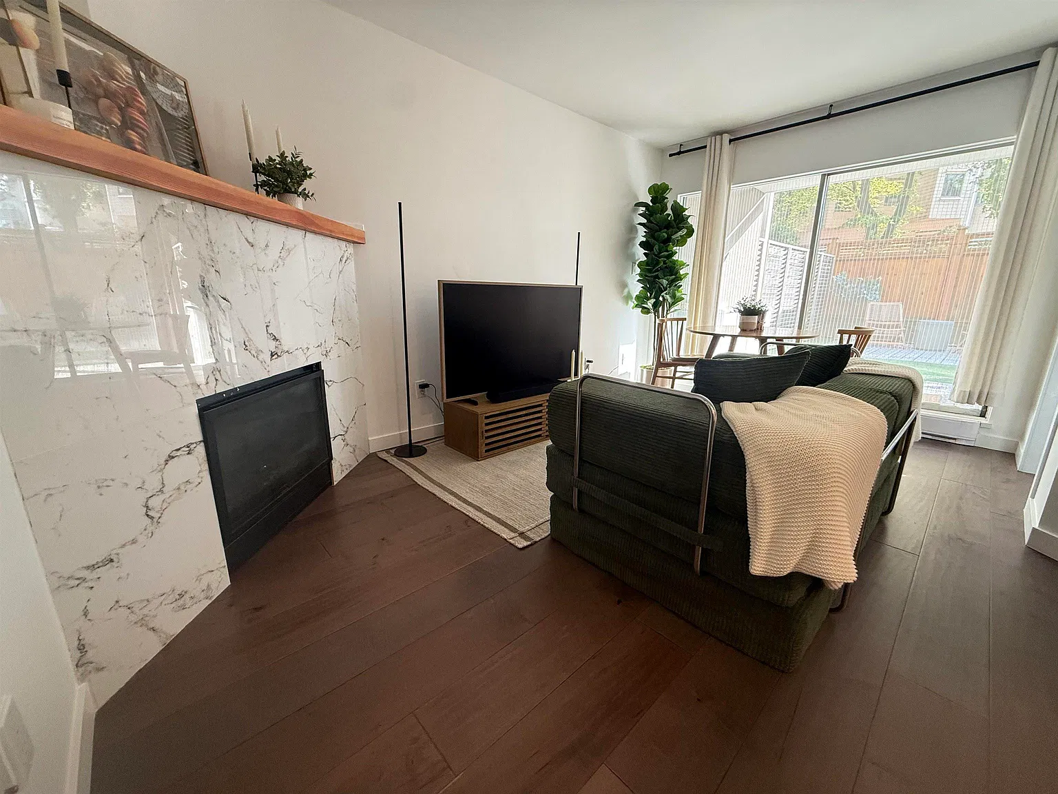 2 bed, 625 sqft, $3,200 — Photo 2