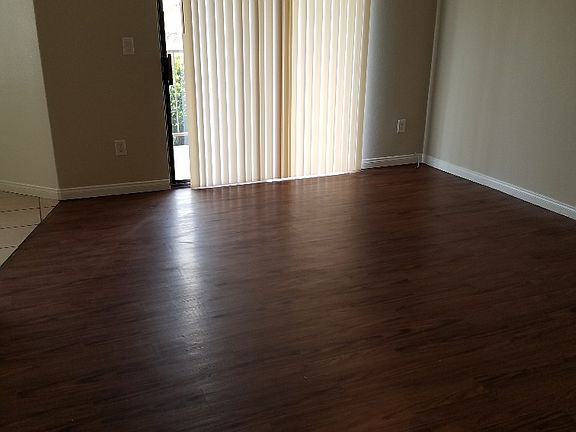3rd image of 1509 Stanley Ave